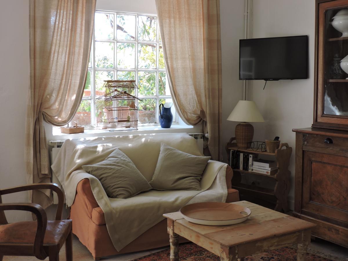 La Nesquiere Chambres D'Hotes แปร์นส์-เลส์-ฟงแตนส์ ภายนอก รูปภาพ