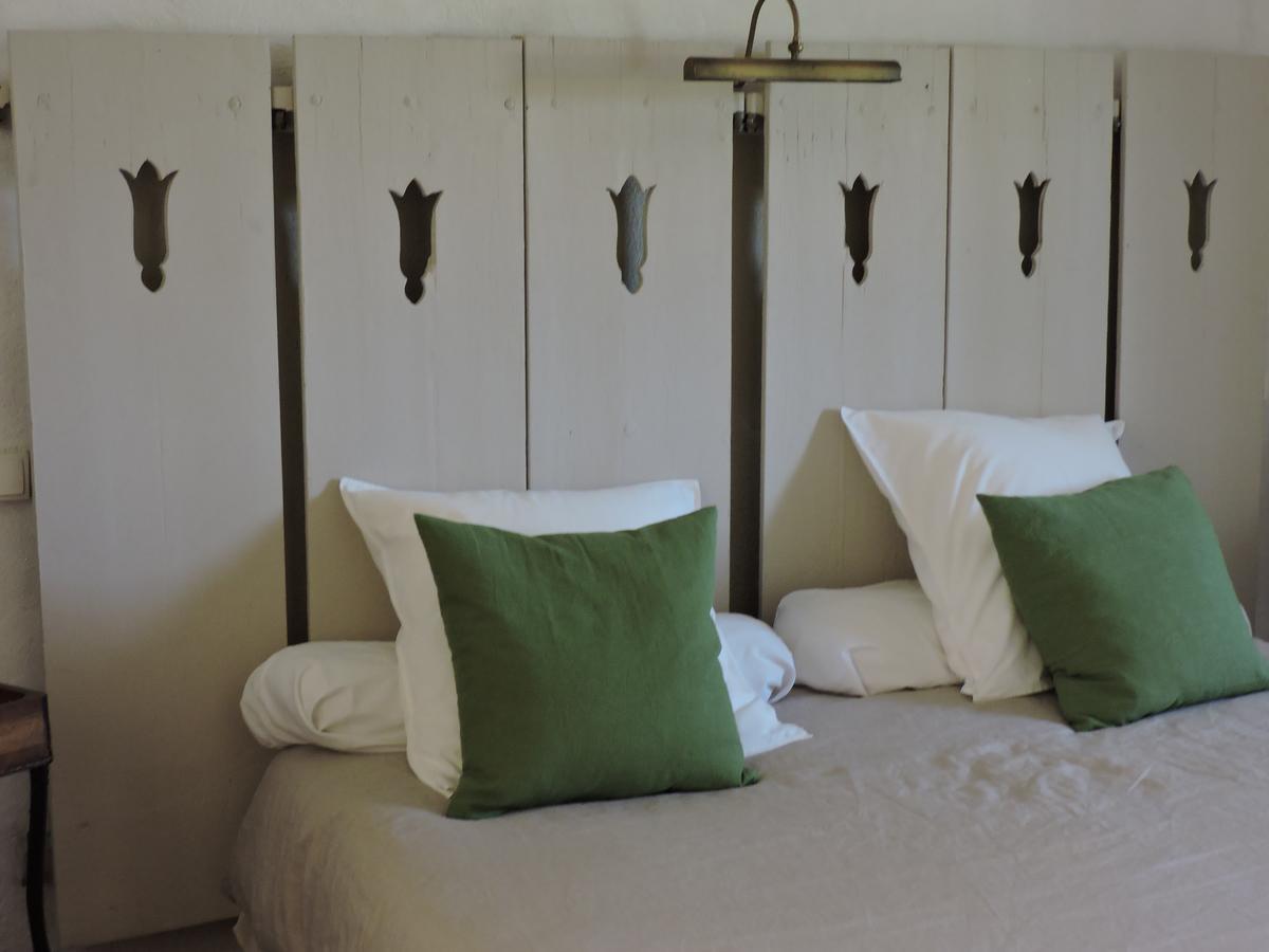 La Nesquiere Chambres D'Hotes แปร์นส์-เลส์-ฟงแตนส์ ภายนอก รูปภาพ