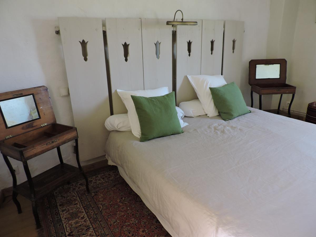 La Nesquiere Chambres D'Hotes แปร์นส์-เลส์-ฟงแตนส์ ภายนอก รูปภาพ