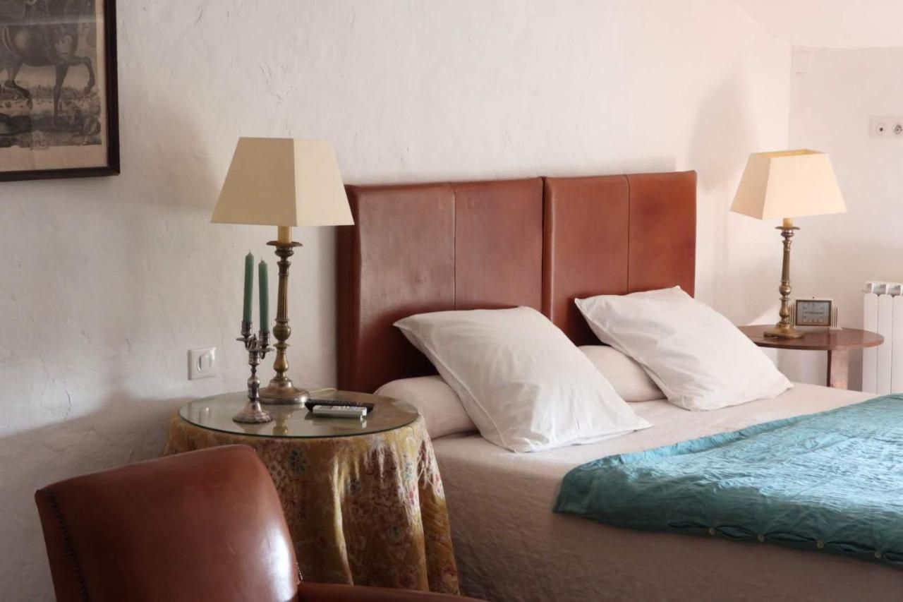 La Nesquiere Chambres D'Hotes แปร์นส์-เลส์-ฟงแตนส์ ภายนอก รูปภาพ